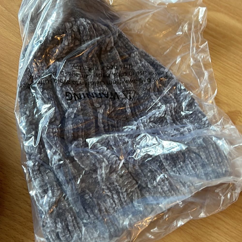Chenille hats  - Picture 5 of 7